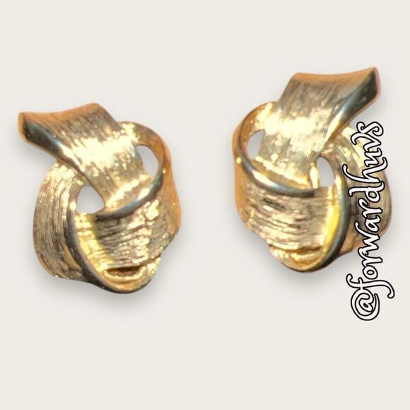 Gold Tone Non-Pierced Clip-On Earrings - Picture 1 of 9